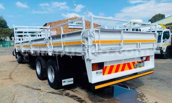 Acheter Occasion Voiture Nissan Hardbody Blanc à Beitbridge, Matabeleland South Acheter Occasion Voiture Nissan Hardbody Blanc à Beitbridge, Matabeleland South