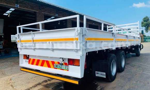 Acheter Occasion Voiture Nissan Hardbody Blanc à Beitbridge, Matabeleland South Acheter Occasion Voiture Nissan Hardbody Blanc à Beitbridge, Matabeleland South
