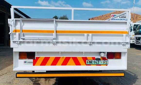 Acheter Occasion Voiture Nissan Hardbody Blanc à Beitbridge, Matabeleland South Acheter Occasion Voiture Nissan Hardbody Blanc à Beitbridge, Matabeleland South