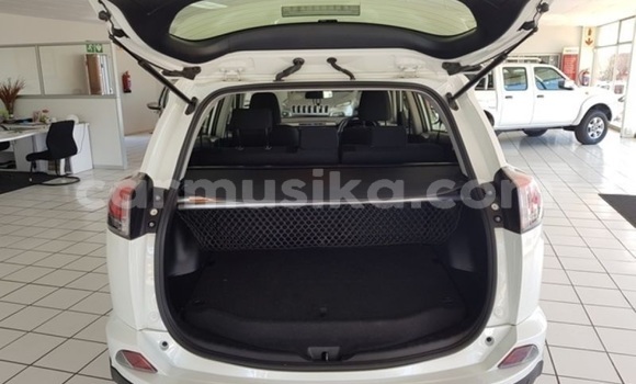 Acheter Occasion Voiture Toyota RAV4 Blanc à Beitbridge, Matabeleland South Acheter Occasion Voiture Toyota RAV4 Blanc à Beitbridge, Matabeleland South