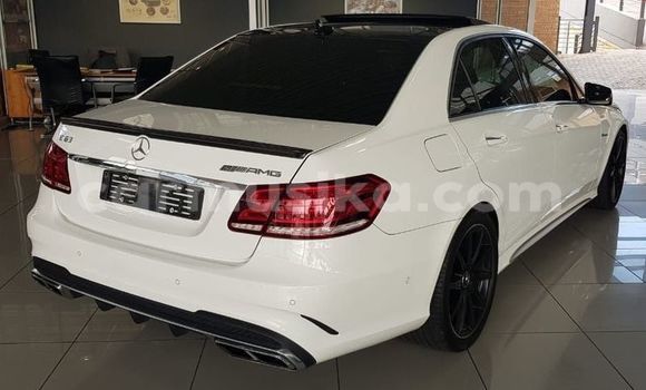 Acheter Occasion Voiture Mercedes‒Benz C-klasse AMG Blanc à Beitbridge, Matabeleland South Acheter Occasion Voiture Mercedes‒Benz C-klasse AMG Blanc à Beitbridge, Matabeleland South