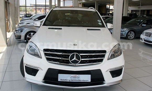 Buy Used Mercedes‒Benz ML–Class White Car in Beitbridge in Matabeleland South Buy Used Mercedes‒Benz ML–Class White Car in Beitbridge in Matabeleland South