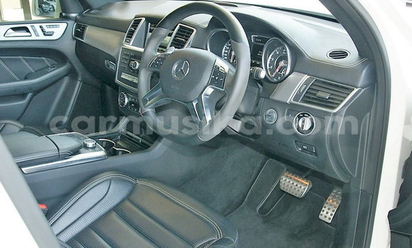 Buy Used Mercedes‒Benz ML–Class White Car in Beitbridge in Matabeleland South Buy Used Mercedes‒Benz ML–Class White Car in Beitbridge in Matabeleland South