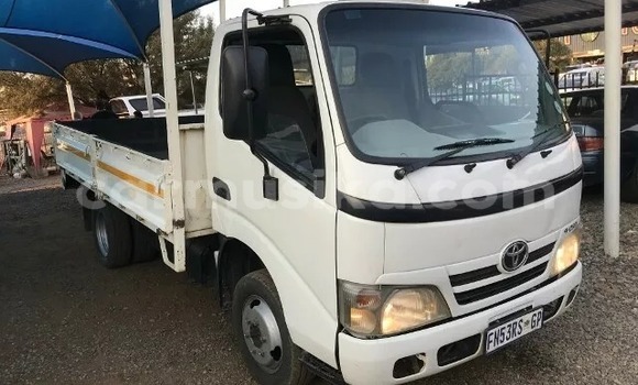 Tenga Tsaru Toyota Dyna Chena Rori in Beitbridge in Matabeleland South Tenga Tsaru Toyota Dyna Chena Rori in Beitbridge in Matabeleland South