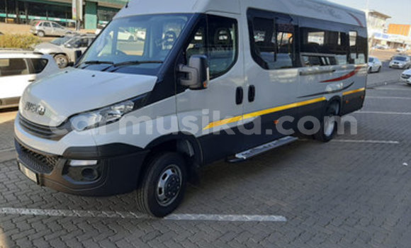 Nunua Ilio tumika IVECO Massif Nyeupe Gari ndani ya Beitbridge nchini Matabeleland Kusini