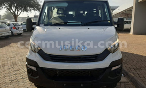 Buy Used IVECO Massif White Car in Beitbridge in Matabeleland South Buy Used IVECO Massif White Car in Beitbridge in Matabeleland South