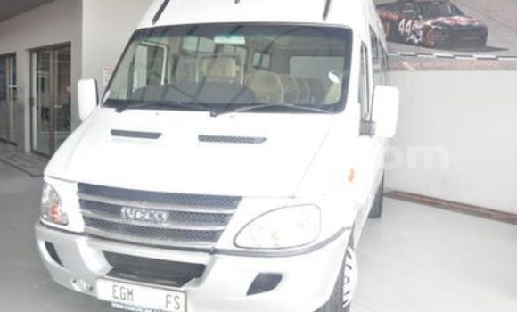 Buy Used IVECO Massif White Car in Beitbridge in Matabeleland South Buy Used IVECO Massif White Car in Beitbridge in Matabeleland South