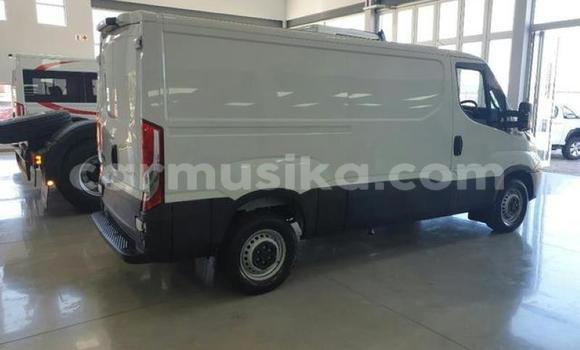 Nunua Ilio tumika IVECO Massif Nyeupe Gari ndani ya Beitbridge nchini Matabeleland Kusini Nunua Ilio tumika IVECO Massif Nyeupe Gari ndani ya Beitbridge nchini Matabeleland Kusini