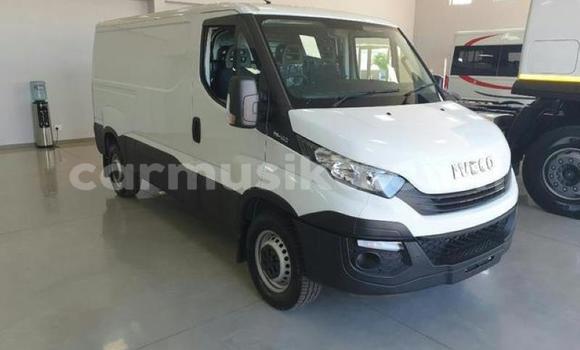 Nunua Ilio tumika IVECO Massif Nyeupe Gari ndani ya Beitbridge nchini Matabeleland Kusini Nunua Ilio tumika IVECO Massif Nyeupe Gari ndani ya Beitbridge nchini Matabeleland Kusini