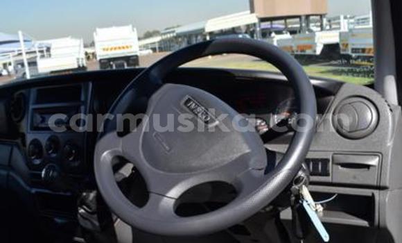 Nunua Ilio tumika IVECO Massif Nyeupe Gari ndani ya Beitbridge nchini Matabeleland Kusini Nunua Ilio tumika IVECO Massif Nyeupe Gari ndani ya Beitbridge nchini Matabeleland Kusini