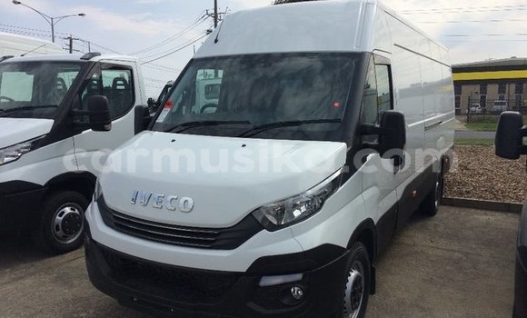 Nunua Ilio tumika IVECO Massif Nyeupe Gari ndani ya Beitbridge nchini Matabeleland Kusini
