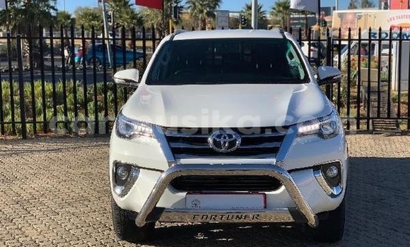 Nunua Ilio tumika Toyota Fortuner Nyeupe Gari ndani ya Beitbridge nchini Matabeleland Kusini Nunua Ilio tumika Toyota Fortuner Nyeupe Gari ndani ya Beitbridge nchini Matabeleland Kusini