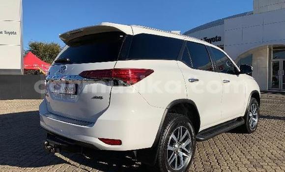 Nunua Ilio tumika Toyota Fortuner Nyeupe Gari ndani ya Beitbridge nchini Matabeleland Kusini Nunua Ilio tumika Toyota Fortuner Nyeupe Gari ndani ya Beitbridge nchini Matabeleland Kusini