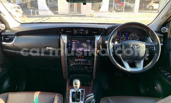 Nunua Ilio tumika Toyota Fortuner Nyeupe Gari ndani ya Beitbridge nchini Matabeleland Kusini Nunua Ilio tumika Toyota Fortuner Nyeupe Gari ndani ya Beitbridge nchini Matabeleland Kusini