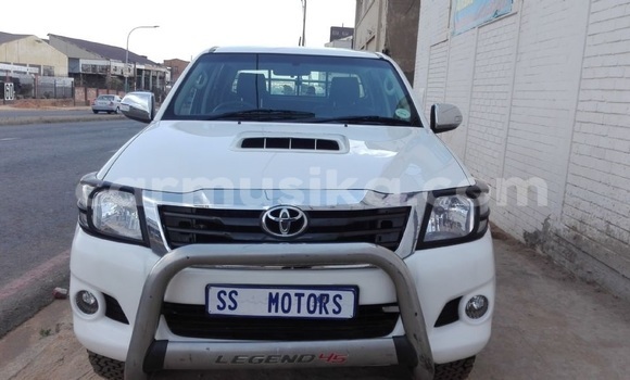 Acheter Occasion Voiture Toyota Hilux Blanc à Beitbridge, Matabeleland South Acheter Occasion Voiture Toyota Hilux Blanc à Beitbridge, Matabeleland South