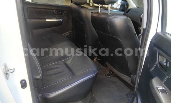 Acheter Occasion Voiture Toyota Hilux Blanc à Beitbridge, Matabeleland South Acheter Occasion Voiture Toyota Hilux Blanc à Beitbridge, Matabeleland South