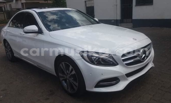 Buy Used Mercedes‒Benz 200 White Car in Beitbridge in Matabeleland South Buy Used Mercedes‒Benz 200 White Car in Beitbridge in Matabeleland South