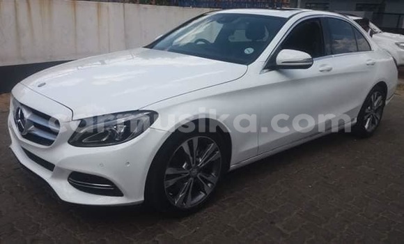 Buy Used Mercedes‒Benz 200 White Car in Beitbridge in Matabeleland South Buy Used Mercedes‒Benz 200 White Car in Beitbridge in Matabeleland South