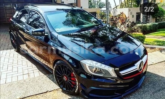 Tenga Tsaru Mercedes‒Benz 190 SL Nhema Mota in Beitbridge in Matabeleland South Tenga Tsaru Mercedes‒Benz 190 SL Nhema Mota in Beitbridge in Matabeleland South