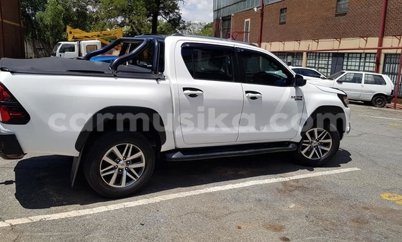 Tenga Tsaru Toyota Hilux Chena Mota in Beitbridge in Matabeleland South Tenga Tsaru Toyota Hilux Chena Mota in Beitbridge in Matabeleland South