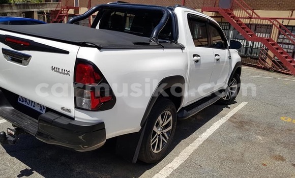 Tenga Tsaru Toyota Hilux Chena Mota in Beitbridge in Matabeleland South Tenga Tsaru Toyota Hilux Chena Mota in Beitbridge in Matabeleland South