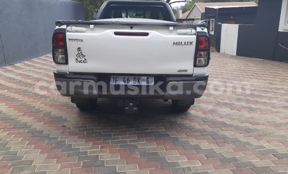 Tenga Tsaru Toyota Hilux Chena Mota in Gweru in Midlands Tenga Tsaru Toyota Hilux Chena Mota in Gweru in Midlands
