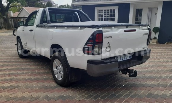 Tenga Tsaru Toyota Hilux Chena Mota in Gweru in Midlands Tenga Tsaru Toyota Hilux Chena Mota in Gweru in Midlands