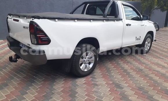 Tenga Tsaru Toyota Hilux Chena Mota in Gweru in Midlands Tenga Tsaru Toyota Hilux Chena Mota in Gweru in Midlands