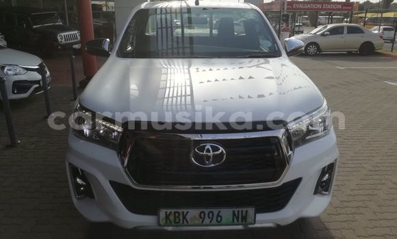 Buy Used Toyota Hilux White Car in Gweru in Midlands Buy Used Toyota Hilux White Car in Gweru in Midlands