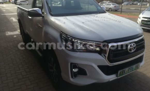 Buy Used Toyota Hilux White Car in Gweru in Midlands Buy Used Toyota Hilux White Car in Gweru in Midlands
