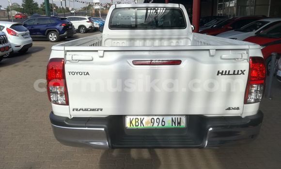 Buy Used Toyota Hilux White Car in Gweru in Midlands Buy Used Toyota Hilux White Car in Gweru in Midlands