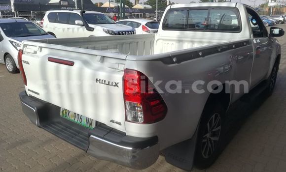 Buy Used Toyota Hilux White Car in Gweru in Midlands Buy Used Toyota Hilux White Car in Gweru in Midlands