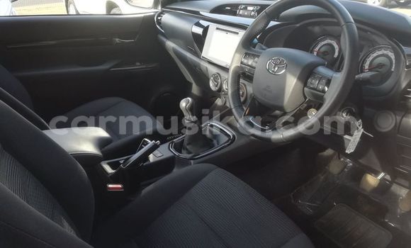 Buy Used Toyota Hilux White Car in Gweru in Midlands Buy Used Toyota Hilux White Car in Gweru in Midlands