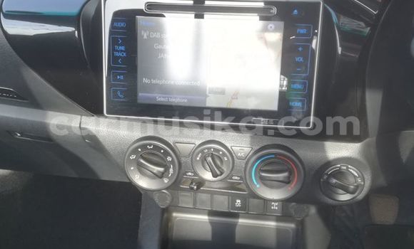 Buy Used Toyota Hilux White Car in Gweru in Midlands Buy Used Toyota Hilux White Car in Gweru in Midlands