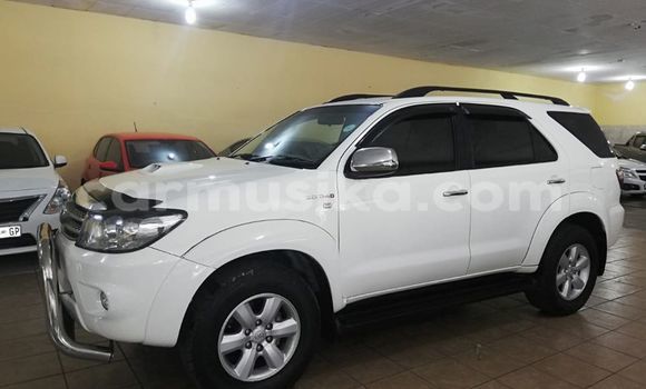 Tenga Tsaru Toyota Fortuner Chena Mota in Bulawayo in Bulawayo Tenga Tsaru Toyota Fortuner Chena Mota in Bulawayo in Bulawayo