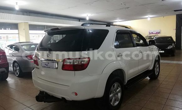 Tenga Tsaru Toyota Fortuner Chena Mota in Bulawayo in Bulawayo Tenga Tsaru Toyota Fortuner Chena Mota in Bulawayo in Bulawayo