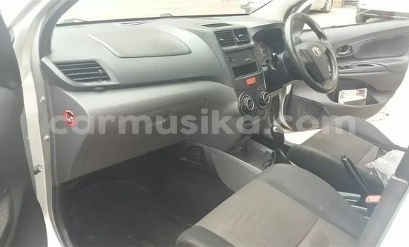 Tenga Tsaru Toyota Avanza Sirivha Mota in Bulawayo in Bulawayo Tenga Tsaru Toyota Avanza Sirivha Mota in Bulawayo in Bulawayo
