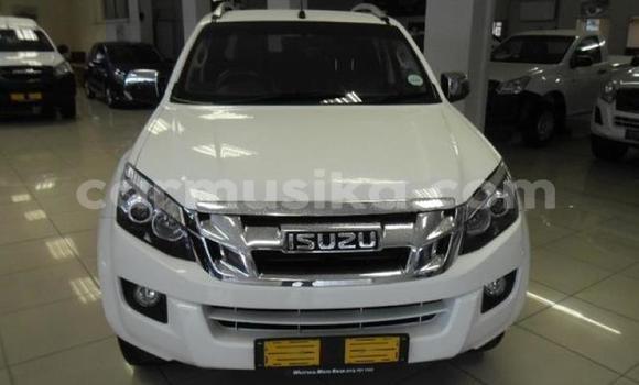 Tenga Tsaru Isuzu KB Chena Mota in Bulawayo in Bulawayo Tenga Tsaru Isuzu KB Chena Mota in Bulawayo in Bulawayo