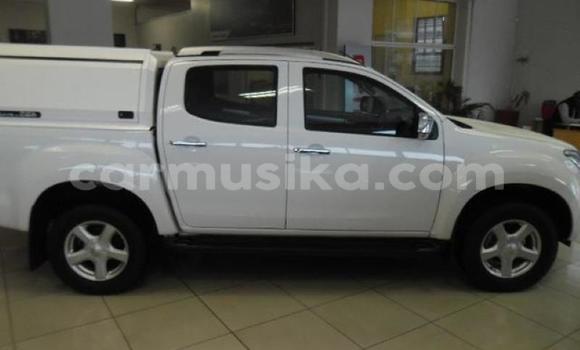 Tenga Tsaru Isuzu KB Chena Mota in Bulawayo in Bulawayo Tenga Tsaru Isuzu KB Chena Mota in Bulawayo in Bulawayo