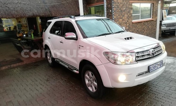 Buy Used Toyota Fortuner White Car in Beitbridge in Matabeleland South Buy Used Toyota Fortuner White Car in Beitbridge in Matabeleland South