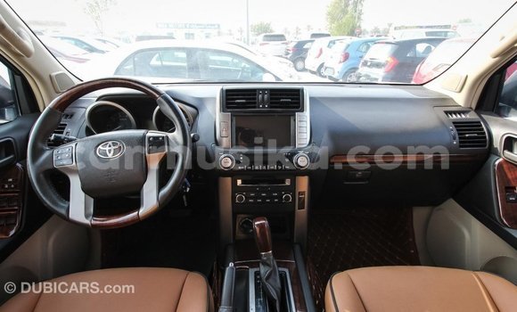 Acheter Import Voiture Toyota Prado Blanc à Import - Dubai, Harare Acheter Import Voiture Toyota Prado Blanc à Import - Dubai, Harare