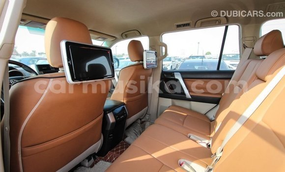 Acheter Import Voiture Toyota Prado Blanc à Import - Dubai, Harare Acheter Import Voiture Toyota Prado Blanc à Import - Dubai, Harare