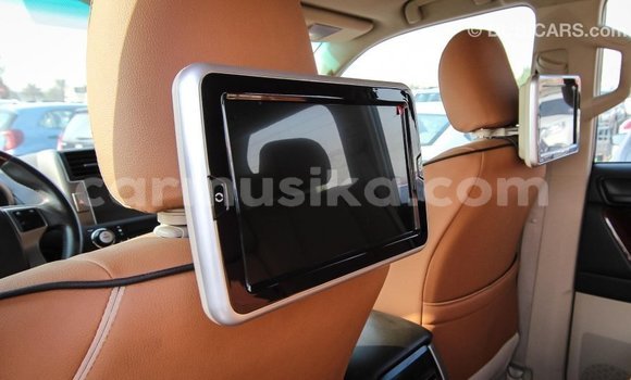Acheter Import Voiture Toyota Prado Blanc à Import - Dubai, Harare Acheter Import Voiture Toyota Prado Blanc à Import - Dubai, Harare
