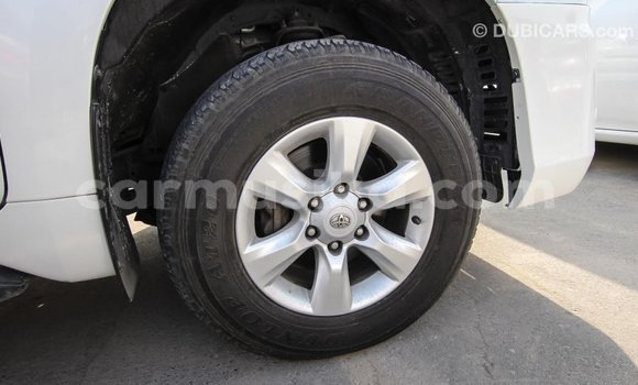 Acheter Import Voiture Toyota Prado Blanc à Import - Dubai, Harare Acheter Import Voiture Toyota Prado Blanc à Import - Dubai, Harare
