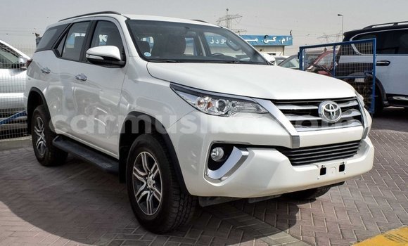 Acheter Import Voiture Toyota Fortuner Blanc à Import - Dubai, Harare Acheter Import Voiture Toyota Fortuner Blanc à Import - Dubai, Harare