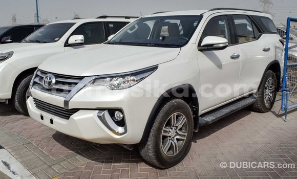 Acheter Import Voiture Toyota Fortuner Blanc à Import - Dubai, Harare Acheter Import Voiture Toyota Fortuner Blanc à Import - Dubai, Harare