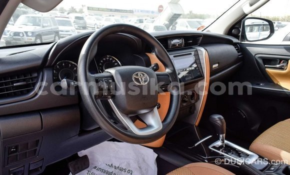 Acheter Import Voiture Toyota Fortuner Blanc à Import - Dubai, Harare Acheter Import Voiture Toyota Fortuner Blanc à Import - Dubai, Harare