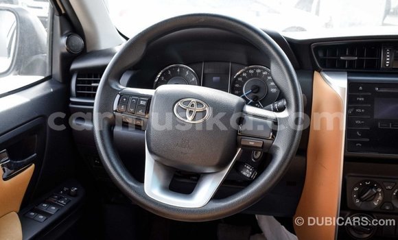 Acheter Import Voiture Toyota Fortuner Blanc à Import - Dubai, Harare Acheter Import Voiture Toyota Fortuner Blanc à Import - Dubai, Harare