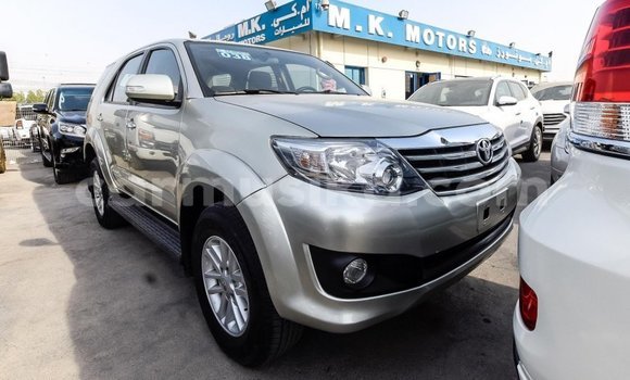 Tenga Imported Toyota Fortuner Zvimwe Mota in Import - Dubai in Harare Tenga Imported Toyota Fortuner Zvimwe Mota in Import - Dubai in Harare