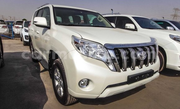 Acheter Import Voiture Toyota Prado Blanc à Import - Dubai, Harare Acheter Import Voiture Toyota Prado Blanc à Import - Dubai, Harare
